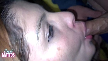 Na praça da cidade dando a buceta e mamando os motoboy IFOOD - levamos muita porra na boca