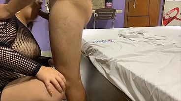 Ela não me da sossego, ela adora engasgar na rola preta grossa