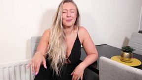 Sexy Babe Welcomes Her Tinder Match for a Naughty&#x1F608; Encounter