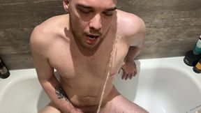 he showered too long so i had to use him as a urinal 😏💦 [4k]