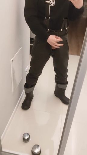 Gay Army Men Fuck. I'm in Rubber Boots and Leather Pants