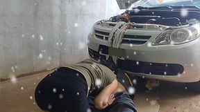 casada piranha dando a bunda gostosa pra o mecanico