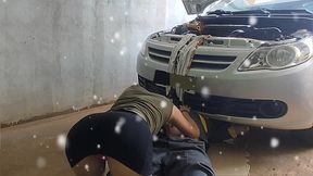 casada piranha dando a bunda gostosa pra o mecanico