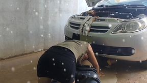 casada piranha dando a bunda gostosa pra o mecanico