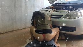 casada piranha dando a bunda gostosa pra o mecanico
