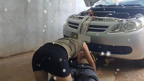 casada piranha dando a bunda gostosa pra o mecanico