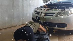 casada piranha dando a bunda gostosa pra o mecanico
