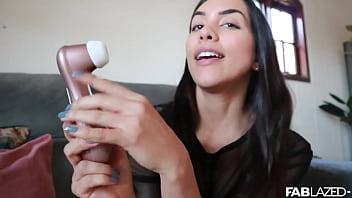 I had three orgasms in a row with my Satisfyer vibrator! - Fablazed