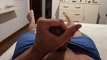 BATENDO PUNHETA E GOZANDO MUITO