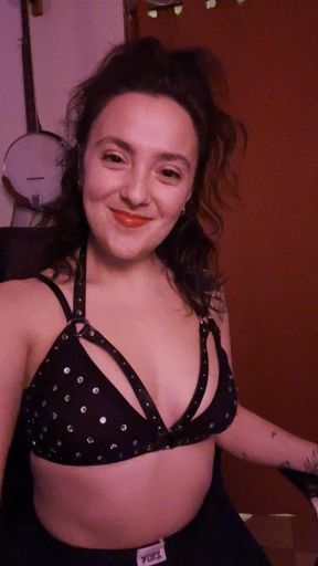 You love giving in to the Divine Lady Jade: JOI + Findom + Humiliation