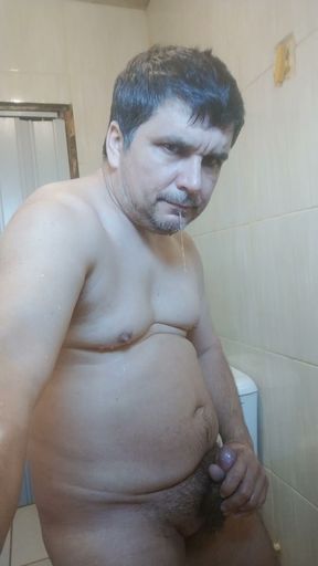 Urine fell in my eye after strong jet comes up