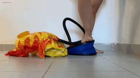 BAREFOOT PUMPING UP INFLATABLES WITH FOOT PUMP - MOV Mobile Version