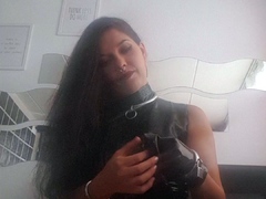 Amateur brunette double toying on webcam