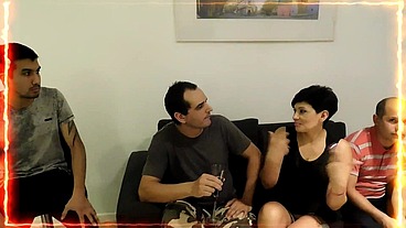suspendimos el partidito ridiculo y salio orgia , aca se coje cuando nosotras queremos , completo