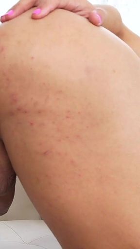 Elise and Shakira: Two Beautiful Brazilian Transsexuals Fuck Each Other's Asses.