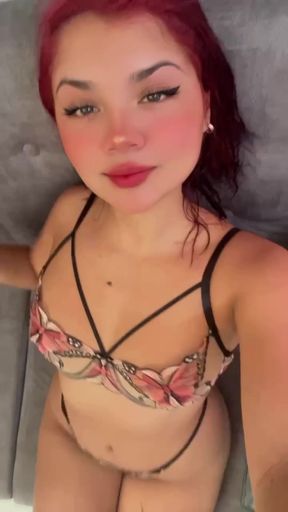 Amateur teen on OnlyFans shows off her body for fans
