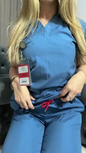 OnlyFans teen exposes her amateur side