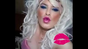 Travesti Sevda sucking big cock