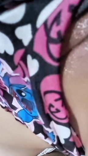 Colombian influencer masturbates for her fans   Clip 1