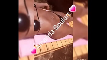 Amanda Goulart gostosa pegando sol