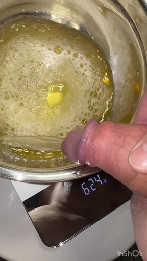 Pissing in a big bowl two times (1.3L piss)