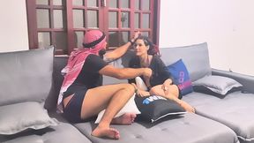 boquete bem molhado no sofa termina com ela sentando na rola e boca cheia de leite