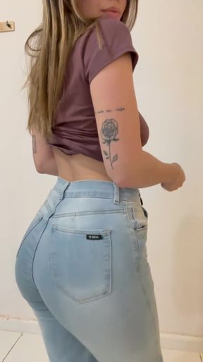 Curvy blonde in jeans