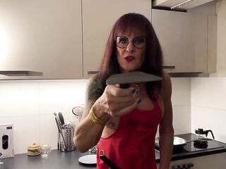 Trans Headmistress Naomiperv Makes Breakfast for U Using a Speculumher Serf.