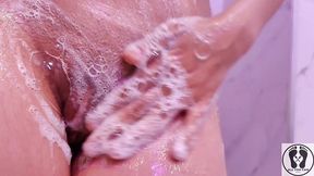 massaging and soaping my boobs and pussy glasschord ass tits