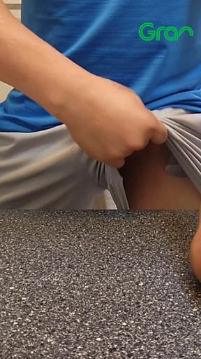 Bumili ako sa palengke ng walang brief dami tingin sa akin . pag uwi ko na jakol ako.