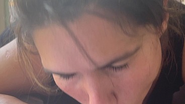 Me toco delante de una cita de Tinder y me folla sin goma y se viene dentro