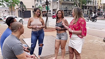 Uma suruba deliciosa com três coroas e dois dotados