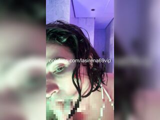 Watch LaSirena Shower Whilst This playgirl Play With Her Huge Toy