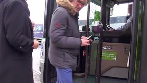 plan insolite dans un bus pour nelly !