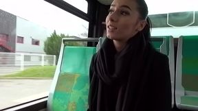 plan insolite dans un bus pour nelly !