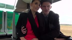 plan insolite dans un bus pour nelly !