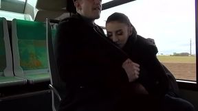 plan insolite dans un bus pour nelly !