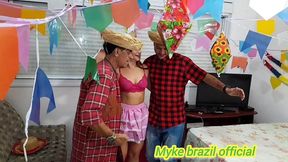 muito sexo gostoso na festas de arraial de sao joao 2025 com a delicia lia loci ela adora sexo anal