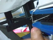 ME MASTURBO EN EL TRABAJO ME DESCUBREN Y ME VENGO