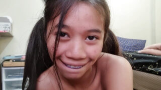 Cô nàng hư hỏng tự sướng bằng đồ chơi