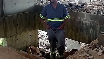 Batendo uma na constru&ccedil_&atilde_o