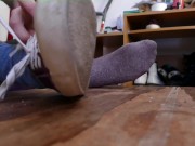 Vénère mes pieds pendant que je joue aux jeux vidéos (partie 2)
