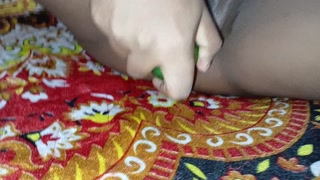 කෝමද හුත්තට දෙන කැරි සැප How is fun with Cucumber SRI LANKAN GIRL