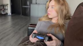 Pretty blonde is getting fucked by horny bf while wathcing netflix