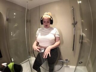 Raphaela's Cleaning Fetish - Part 1