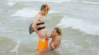 Lola Emme is sucking Jordi's cock in the ocean