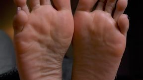 Deep wrinkles soles and purple toes wifey Z tease