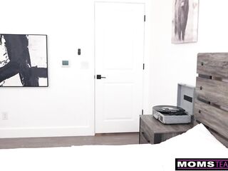 Sexy mother I'd like to fuck Diana Grace Asks, "Do U Desire Me Drain All Of The Cum Out Of Your Balls?" - S24:E8