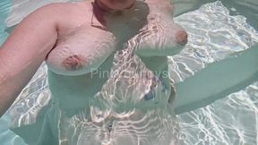 Swimming naked - masturbating at the pool