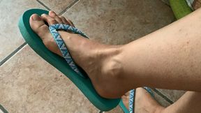 Flip Flops. Bare Confidence.